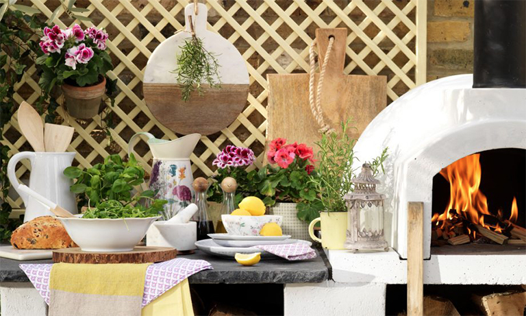 六月在植物花園里要做的工作—剪、噴和支持（上）