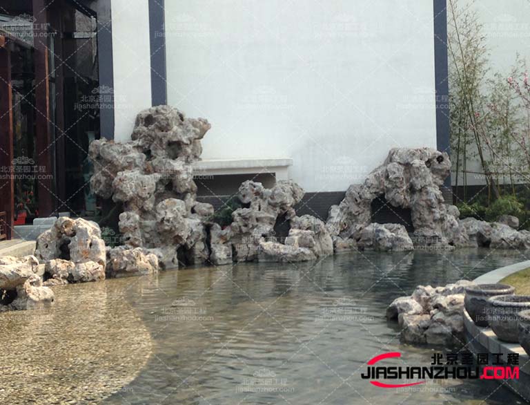 其實塑石假山是一種藝術來源于中國的古代園林景觀藝術