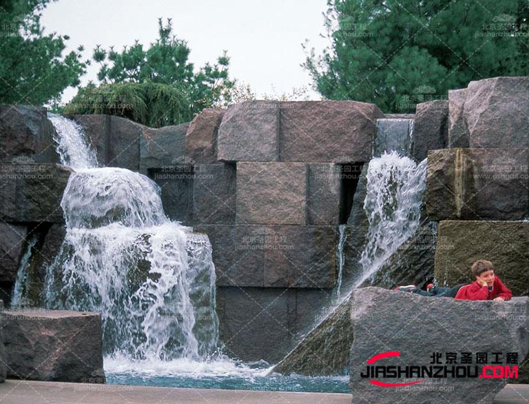 塑石假山可以為園林景區引入多的自然元素，增加植被覆蓋