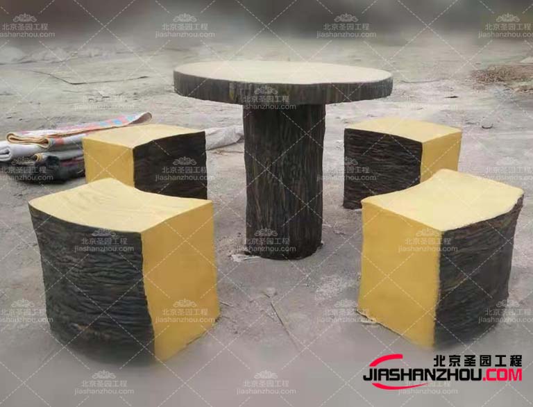 現(xiàn)在的仿真樹可以放在公園城市來(lái)進(jìn)行裝飾讓人們觀看