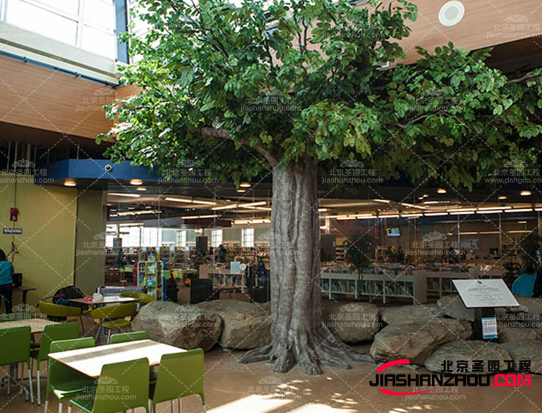 先還需要注意仿真樹其安全性如避免仿真樹倒塌、破碎等情況