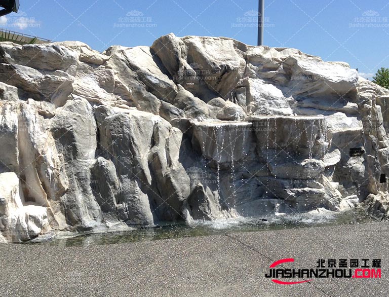 如公園、商場等地方建造塑石假山景觀讓多人有機(jī)會欣賞