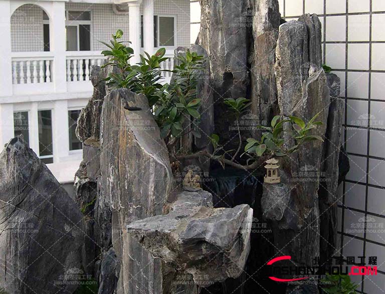 只有在兼顧美觀塑石假山才能真正地為人們提供一個優(yōu)美的景觀