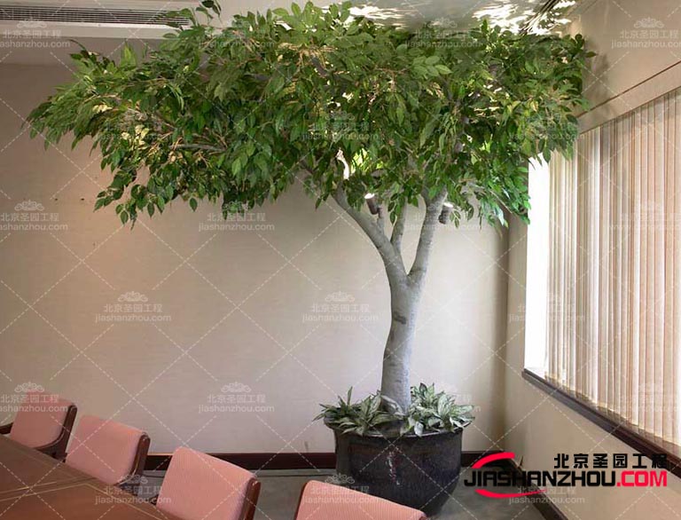 仿真樹的設計應該簡潔明了，易于辨識，以增強品牌的認知度