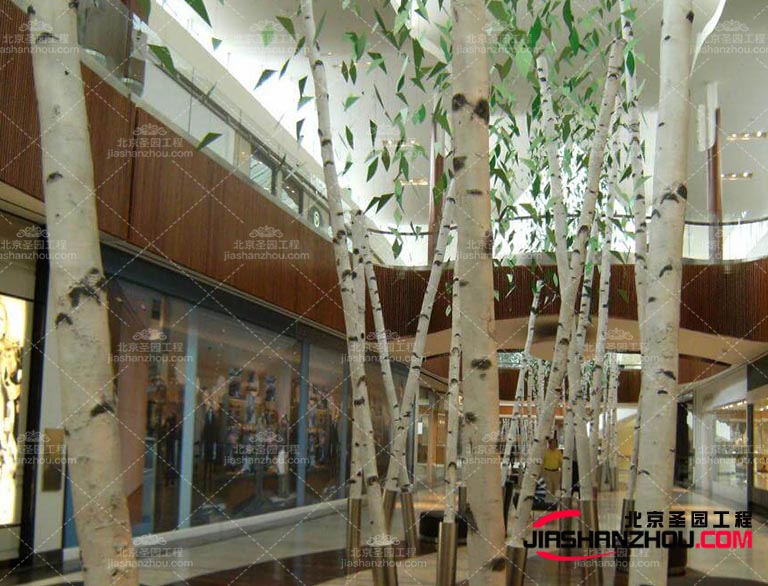 適當(dāng)?shù)恼彰骺梢栽鰪?qiáng)仿真樹的視覺(jué)效果使其看起來(lái)加真實(shí)