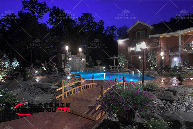 戶外水泥假山這樣逼真是因為用了這樣的新技術(shù)新材料