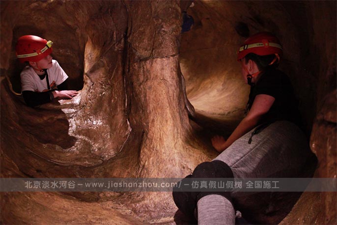 兒童樂園仿真山洞探險