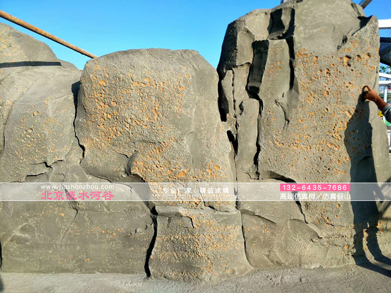 塑石假山.jpg 塑石假山