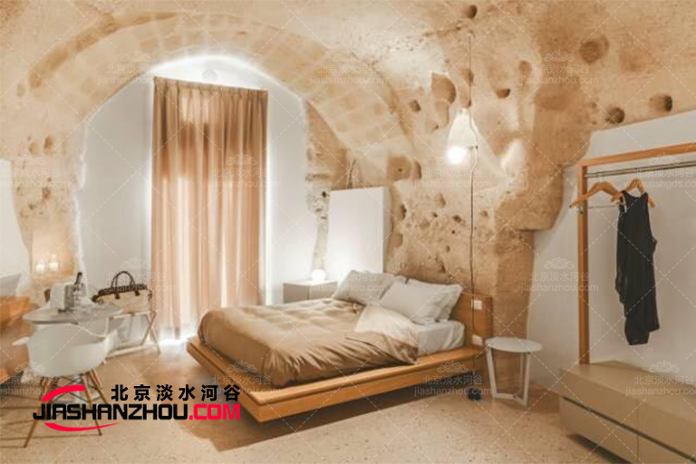 洞穴轟趴館.jpg 洞穴轟趴館