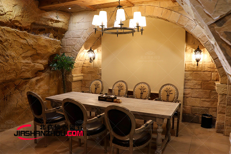 人造洞穴風格餐廳
