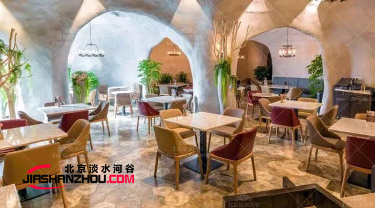 人造洞穴風格餐廳