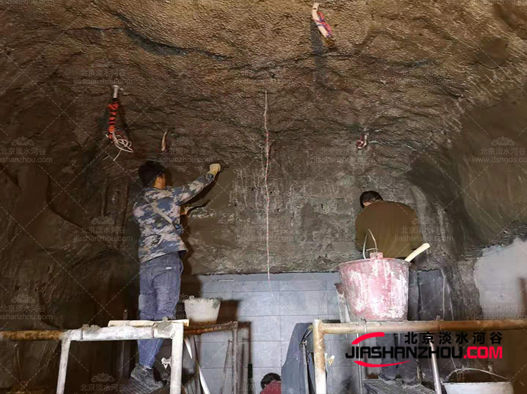 人造洞穴風格餐廳