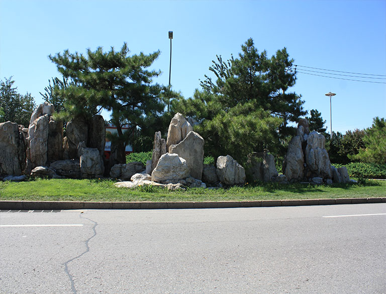 塑石假山.jpg 塑石假山