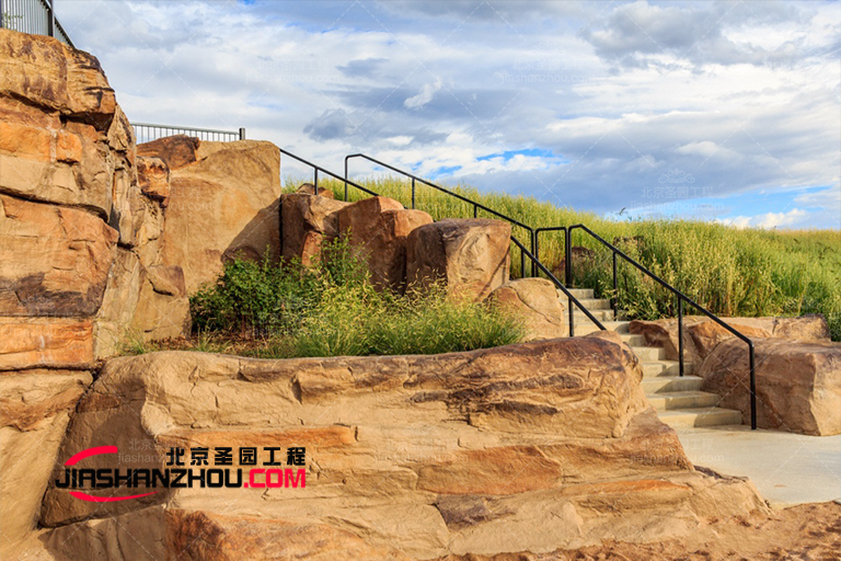 仿真假山.jpg 仿真假山.jpg