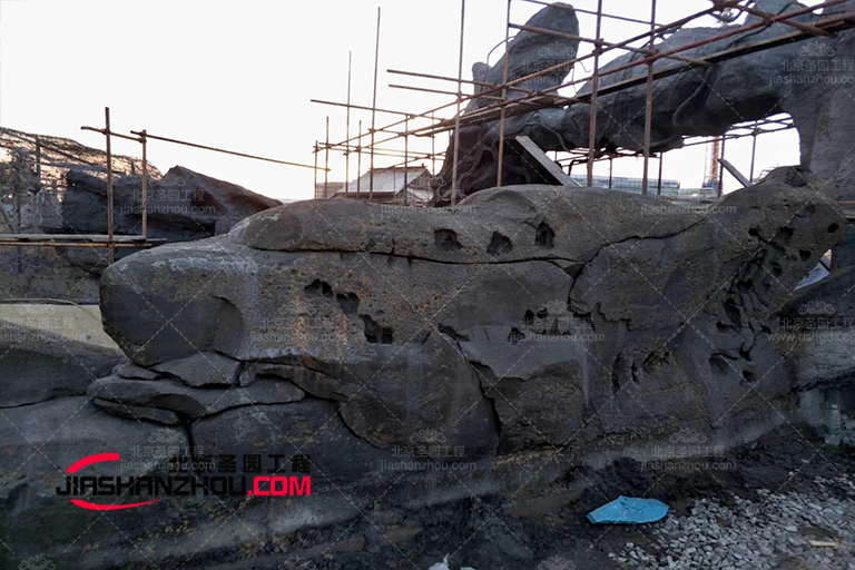 仿真假山.jpg 仿真假山.jpg