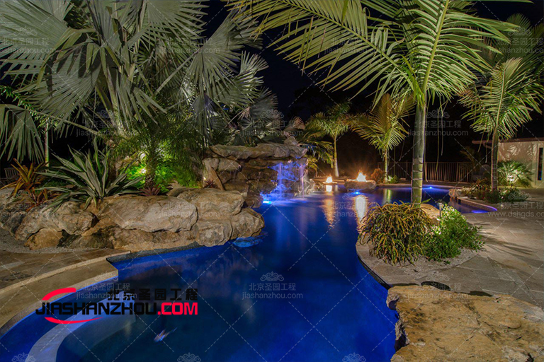 仿真假山.jpg 仿真假山.jpg